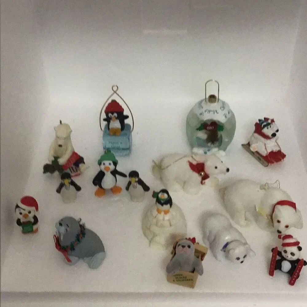 Vintage hard to come by 15 pieces, some Hallmark some littlest ornaments ￼